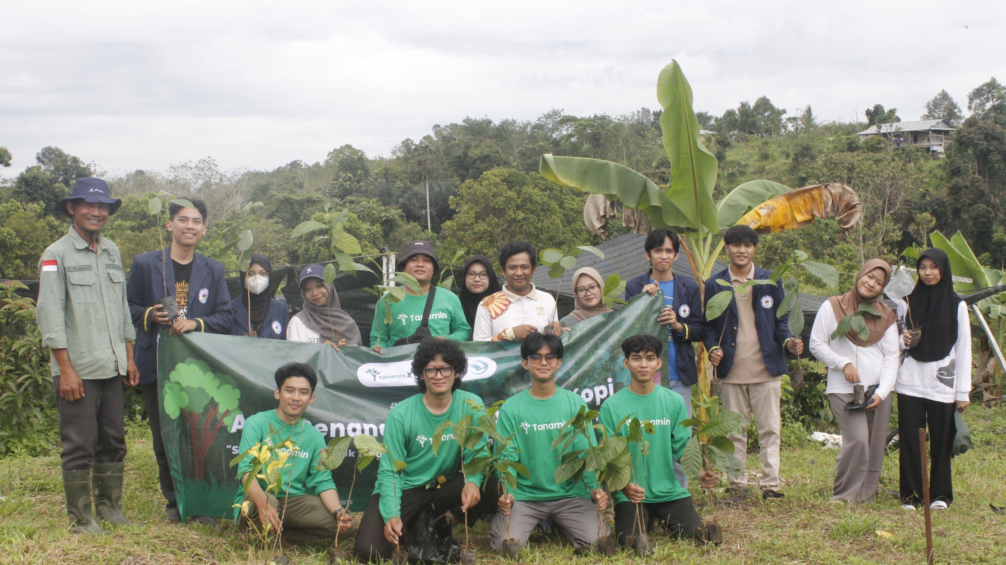 Mahasiswa ITK Kelompok D5 Wujudkan Aksi Nyata: Tanam 300 Bibit Kopi di Hutan Lindung Sungai Wain, Libatkan Petani Lokal dan Relawan untuk Selamatkan Kalimantan dari Deforestasi