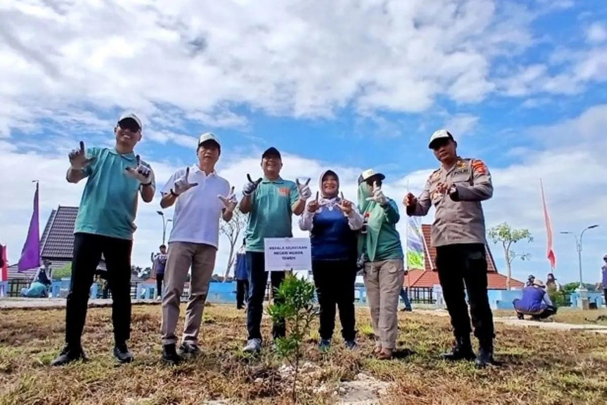 Ratusan Bibit Pohon di Tanam